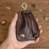 Bolsa para monedas de piel de vaca de primera capa, diseño plisado vintage, coloreada a mano, cartera compacta con cordón, bolsa de almacenamiento de nogal para hombre