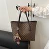 Bolsa de Grande Capacidade para o Dia a Dia 2026 Verão Transfronteiriço Nova Bolsa Feminina Bolsa de Ombro Versátil e Moderna Bolsa Tote
