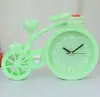 Reloj coreano al por mayor color caramelo superficie de reloj digital estéreo 3D grande bicicleta despertador para estudiante suministro de 10 yuanes