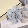 Sapatos de Couro para Meninas Sapatos de Princesa Primavera e Outono 2026 Novo Estilo Sapatos de Cristal com Laço Solado Macio Sapatilhas Pérola para Meninas
