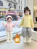 Chaqueta Ligera de Plumas para Niña Ropa Exterior Otoño/Invierno 2026 Nuevo Estilo Cálida para Niños Cremallera Elegante Ropa de Invierno Chaqueta de Moda
