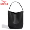 Bolsa de Couro Tipo Balde Casual de Couro Bovino Togo de Camada Superior Estilo Japonês e Coreano Bolsa de Ombro de Couro de Grande Capacidade Casual