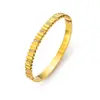 Pulseira Geométrica Retrô Listrada Cravejada com Diamantes em Aço Titânio para Mulheres Ouro 18K Não Desbota Joias de Alto Padrão Atacado