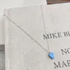 TikTok Caperucita Roja Explosiones Collar de Amor Azul Leche Coreano para Mujer Dulce Pequeño Fresco Todo-partido Temperamento Blanco