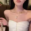 Cadena Larga de Acero de Titanio No Descolorante Extensible Ajustable con Perlas, Estilo Lujo Ligero y Gama Alta, Collar con Borla de Bola Redonda para Mujer