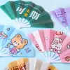 Abanico Plegable de Mano para Niños de PP, Lindo Diseño de Dibujos Animados para Estudiantes, Abanicos Portátiles Pequeños de Verano con 30% de Descuento, Logo Personalizable, Venta al por Mayor