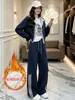 Conjunto de moda de dos piezas con sudadera con capucha estilo europeo de retazos para mujer, nuevo modelo otoño e invierno 2026, conjunto de dos piezas con forro polar para mujeres petite