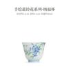 Tazón cubierto de pie alto con pequeña flor azul pintado a mano, taza de té, juego de té kung fu, tetera de cerámica, color bajo cubierta, taza para té de burbujas, tetera de mano antiquemaduras