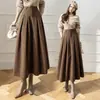 Nova saia longa de lã de cintura alta para outono e inverno com pregas largas, efeito de cobrir o quadril e emagrecimento, na cor café