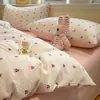 100% algodón, algodón puro, teñido en hilo, diseño calado, juego de ropa de cama de cuatro piezas cepillado con diseño calado de alta densidad, disponible para envío directo