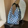 Bolso de lunares simple y relajado estilo coreano, adecuado para el commute diario de damas gentiles, rejuvenecedor, bolso de hombro versátil para almacenamiento