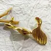 Pendientes de Moda Retro Exagerados Europeos y Americanos Hojas Irregulares Pendientes de Aleación Texturizada Plegados de Temperamento para Mujer