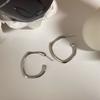 Pendientes sencillos, irregulares y lisos, de nicho, únicos, elegantes, a la moda, que combinan con todo, elegantes y elegantes para mujer.