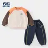 Conjunto de Sudadera y Pantalón de Chándal de Dos Piezas para Niño Estilo Europeo, Nuevo Modelo Otoño 2026, Ropa Infantil para Niños Pequeños, Estilos de Primavera y Otoño