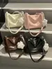 Bolso de Mujer 2025 Nuevo Transfronterizo Nicho Verano Versátil Bolso de Hombro Cruzado Mochila Portátil Simple de Moda para Mujer
