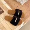 Correa con hebilla metálica de estilo nicho transfronterizo, pantuflas peludas para mujer, ropa de exterior de otoño e invierno, moda, superficie de felpa de pelo de conejo, suela plana, slip-on