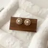 Nuevos Pendientes de Flor y Perla de Lujo Ligero Estilo Francés con Agujas de Plata S925, Pendientes de Circón con Diseño Nicho, Pendientes de Gama Alta para Mujer