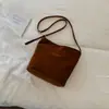 Bolso tipo cubo de terciopelo mate coreano, un bolso de hombro elegante y ligero que se puede llevar bajo el brazo, adecuado para ir al trabajo y para uso casual, y también se puede usar como bolso cruzado
