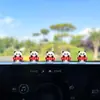Panda Patriótico do Dia Nacional Bandeira Nacional Enfeites para Carro Bandeira Vermelha de Cinco Estrelas Enfeites para Tela Grande do Console Central Interno de Carro Elétrico