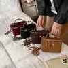 Bolsa de Corrente Quadrada Pequena de Camurça Retrô com Padrão de Diamante, Versátil e Moderna, para o Dia a Dia, Ombro Único ou Transversal, Bolsa Feminina Personalizada