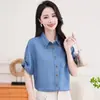 Foto real da camisa jeans francesa Lyocell de toque fresco, nova camisa feminina de verão de corte solto com mangas curtas em azul