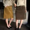 Falda de Pana de Cinco Puntos, Moderna y Versátil, Anti-Exposición, Otoño e Invierno 2026, Falda Corta Ajustada a la Cadera, Falda de Línea A, Falda Media