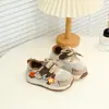 Zapatos Infantiles 2026 Verano Nuevo Modelo Zapatos Casuales Versátiles para Niñas Zapatos Deportivos Cómodos Transpirables para Niños Zapatos Escolares Modernos