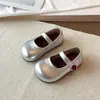 Mocasines de suela blanda para niñas, nueva colección otoño 2026, diseño simple y de punta poco profunda, zapatos sencillos para niños, zapatos de cuero estilo princesa para niñas pequeñas, modernos