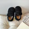 Sapatos estilo Birkenstock para crianças, pantufas de inverno forradas com fleece para mulheres, sapatos de algodão da moda de inverno para crianças, novo estilo espesso para uso externo, sapatos para meninas