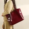 Estilo Coreano Popular Retrô Bolsa Tote de Couro PU Feminina Casual para Trabalho Cor Pura Roupas de Trabalho Grande Capacidade Bolsa de Ombro Tendência