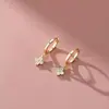 Aretes de trébol de cuatro hojas de circón para mujer, aretes de flor fresca, diseño simple, exquisitos aretes florales cortos incrustados de diamantes