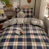 Conjunto de Cama Quatro Peças em Algodão Lavado Simples Conjunto de Quatro Peças Xadrez Preto Conjunto de Três Peças para Dormitório de Estudante Capa de Edredom Lavável à Máquina