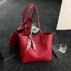 Bolsa Tote Vermelha Feminina 2026 Nova Grande Capacidade Bolsa para o Dia a Dia Textura de Alto Padrão Bolsa de Ombro Único de Mão Bolsa para Noiva Casamento