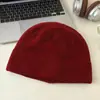 Novo gorro de tricô oversized para mulheres, projetado para fazer o rosto parecer menor, adequado para uso ao ar livre, versátil, quente e disponível em cores lisas. Versão masculina também disponível, com opções de impressão de logotipo