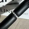 Anillo Simple de Encaje con Pequeños Diamantes Color Plata-Blanco Estilo Coreano Versátil para Uso Diario para Mujeres Moda Nicho Personalidad de Alta Gama Tendencia