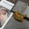 Remache Europeo y Americano Cuero Genuino Colgante de Poni Colgante de Bolsa Llavero Colgante de Bolsa Colgante de Regalo Borla Colgante de Ropa Llavero