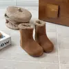 Botas Quentes para Meninas 2025 Outono e Inverno Novo Estilo Botinhas Forradas com Lã para Bebês e Crianças Pequenas Botas de Algodão Estilo Coreano para Meninas