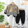 Conjunto de Dos Piezas para Niños 2024 Algodón Cuello Redondo Estampado en Forma de R Raya Vertical Casual Sudadera Estampado de Moda Pantalones Largos Venta al por Mayor