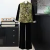 Atuendos de Otoño para Madres: Nuevo Conjunto Estilo Chino para Mujeres Mayores de 50, Ropa de Alta Gama para Mujeres de Mediana Edad y Mayores, Conjunto de Tres Piezas de Chaleco de Terciopelo Estilo Nacional