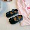 Zapatos Mary Jane franceses de moda para niños, nuevo estilo primavera y otoño 2026, zapatos de cuero de suela blanda para niñas, zapatos planos versátiles para bebés