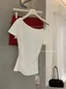 Liquidação, Sem Trocas ou Devoluções. Moda Verão Feminina Estilosa Estilo Puro Desejo Xadrez Texturizado Design Slim-Fit Ombro Assimétrico Manga Curta Camiseta 1170