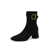 Botas femininas justas com fivela de camurça, botas curtas elásticas femininas, botas de salto médio grosso, novas de outono, bico redondo, zíper lateral, botas curtas da moda femininas