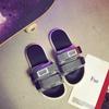 Pantuflas de Verano Modernas de Moda Casual Versátiles para Exteriores Doble Hebilla Suela Suave Velcro Estilo Pareja Diseño de una Sola Pieza