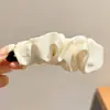 Grampo de Banana Plissado de Cetim Estilo Coreano, Presilha Vertical para Prender Rabos de Cavalo Altos na Nuca, Grampo de Cabelo para Mulheres