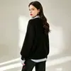 Suéter preto de tricô patchwork estiloso novo para outono/inverno, com cores contrastantes, apresentando um design falso de duas peças e gola de camisa, top de tricô de manga longa