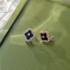 Moda Vintage Brati Aretes de Fritillaria Blanca Natural Hierba de Cuatro Hojas Hebilla de Oreja de Cruz para Mujer Accesorios Estilo Buchia