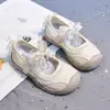 Zapatillas de Princesa con Lazo de Perlas para Niñas 2026 Primavera/Otoño Nuevas de Malla Hueca de Color Puro de Moda Zapatos Individuales