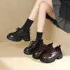 Sapatos de couro estilo britânico com cadarço, salto grosso versátil, para mulheres petite, outono 2026, sapatilhas de sola grossa de cano baixo, sapatos de um só furo estilo preppy