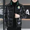 Nueva Chaqueta de Algodón Grueso de Forro Polar Cálido de Invierno 2025 para Hombre, Elegante Abrigo de Algodón Bordado con Cuello Alto