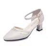 Novidade Primavera/Verão 2026 Sapatos de Salto Médio com Uma Tira Vazados para Mulheres de Meia-Idade, Salto Bloco, Calcanhar Fechado, Bico Semi-Aberto, Sandálias de Couro Macio para Mulheres